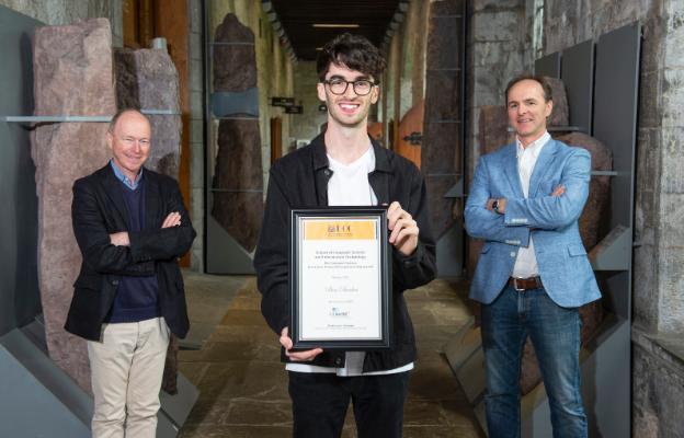 Student wins Entrepreneurship Award for Carbon Footprint Tracking App