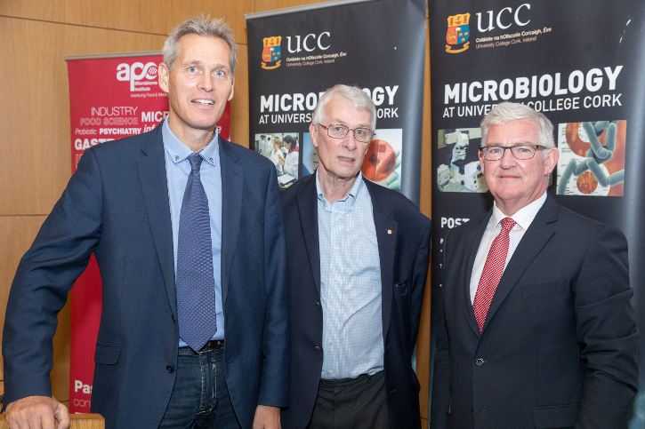 Nobel Laureate visits the School of Microbiology