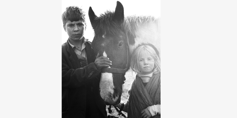 Alen MacWeeney Photographic Archive will be presented as part of the Traveller Living History exhibition. Photography Alen MacWeeney, courtesy University College Cork © 2022 (All Rights Reserved).
