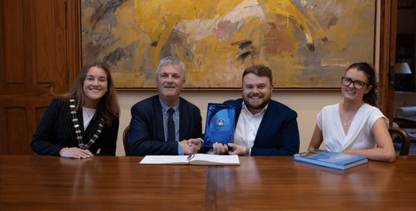 CNN Senior Correspondent Donie O\'Sullivan presented with the Mutatio Factorem award by UCC Law Society