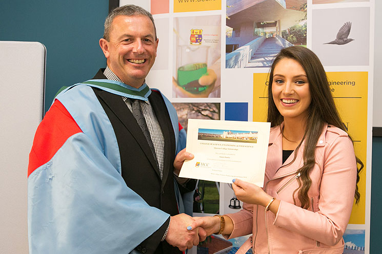 Professor Paul Ross, Head of College of Science, Engineering and Food Science (SEFS), University College Cork (UCC) presents Alanna Dunlea with a Quercus College Scholarship in recognition of her exceptional results in Third Year Biomedical Science.