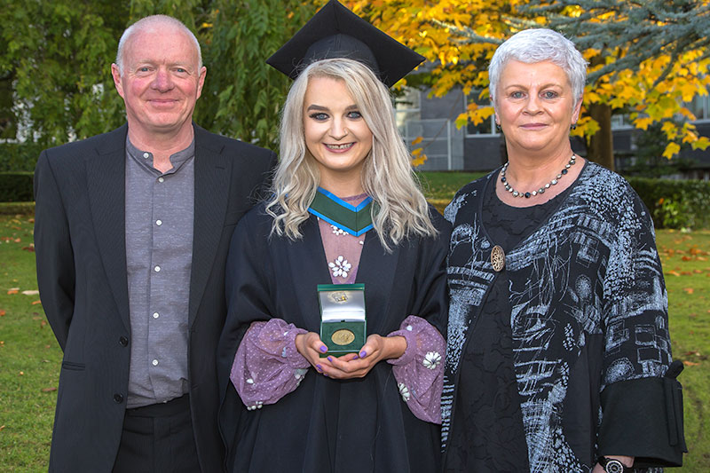 Róisín with her parents, Noirin and Declan Cassidy.