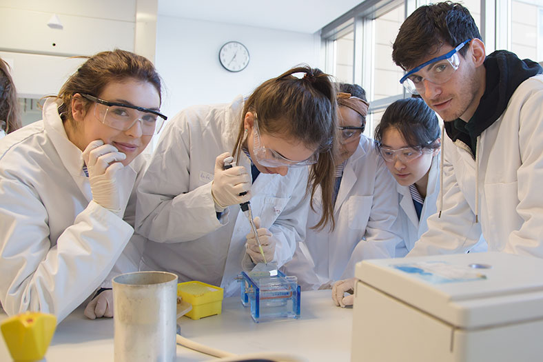 Lorcan Bannon, 4th year Biochemistry student, demonstrates to secondary school students from Christ King Secondary School at the DNA workshop held in the School of Biochemistry, UCC.