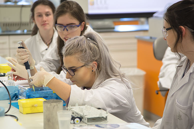 Roisin Cassidy, 4th year Biochemistry student, demonstrates to secondary school students from Christ King Secondary School at the DNA workshop held in the School of Biochemistry, UCC