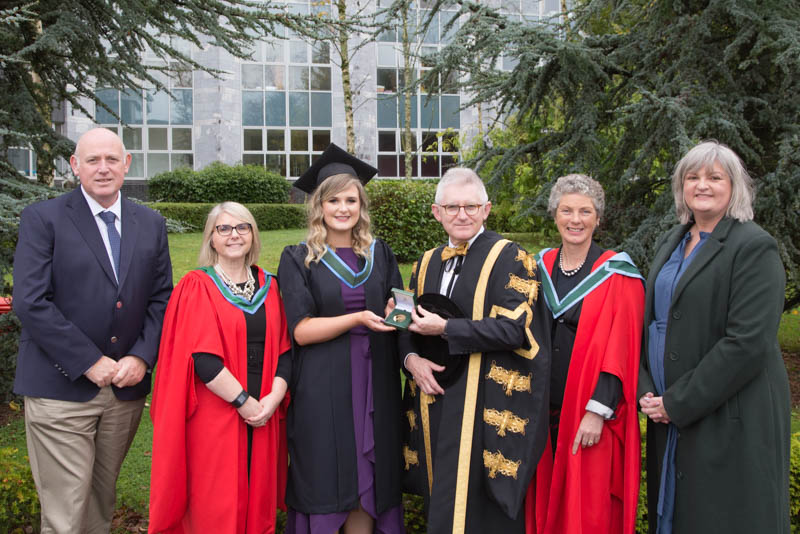 Winner of the Art Champlin Gold Medal for 2019, Caoimhe Lynch with her parents, John and Sharon Lynch; and UCC Staff, Professor Sarah Cullotty, Head of School of BEES, UCC; Professor Patrick G. O' Shea, President of UCC; Professor Rosemary O’Connor, Head of School of Biochemistry and Cell Biology, UCC.