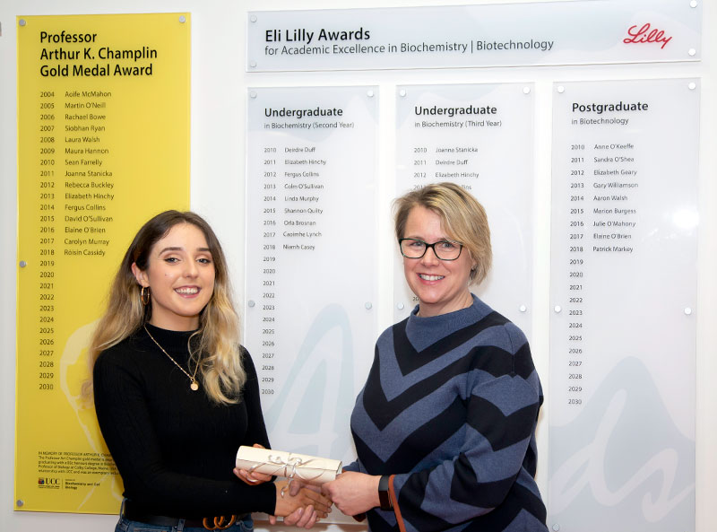 Niamh Casey, winner of the Eli Lilly Award for Academic Excellence in second year Biochemistry and Dr Deirdre Buckley, TSMS Team Leader, Eli Lilly who presented Niamh with her award. 