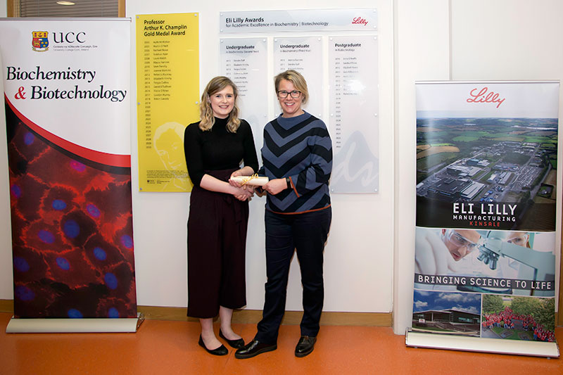 Caoimhe Lynch, winner of the Eli Lilly Award for Academic Excellence in third year Biochemistry and Dr Deirdre Buckley, TSMS Team Leader, Eli Lilly who presented Caoimhe with her award.