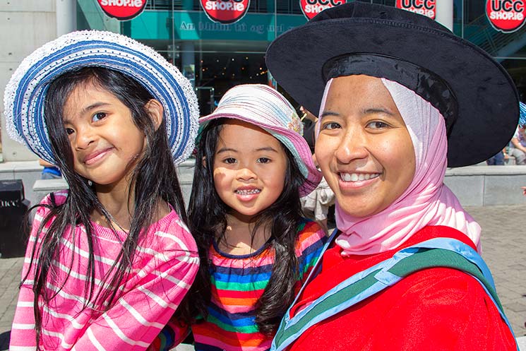 Dr Siti Nurtahirah (Tahirah) Jaafar with her two daughters
