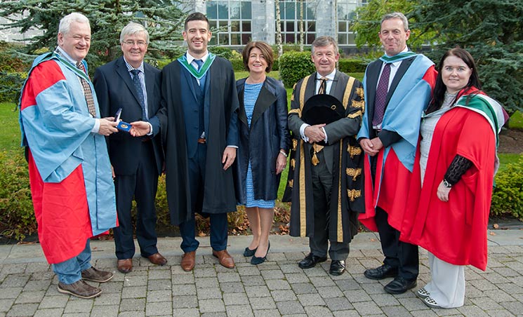Professor Dave Sheehan, Head of School of Biochemistry and Cell Biology, David (O’Sullivan)’s father: Mr Gerald O’Sullivan, Gold Medal Recipient: Mr David O’Sullivan, David (O’Sullivan)’s mother: Mrs Aileen O’Sullivan, President of UCC: Dr Michael Murphy, Head of College of Science, Engineering and Food Science (SEFS): Professor Paul Ross and Dr Sinéad Kerins, School of Biochemistry and Cell Biology, UCC.