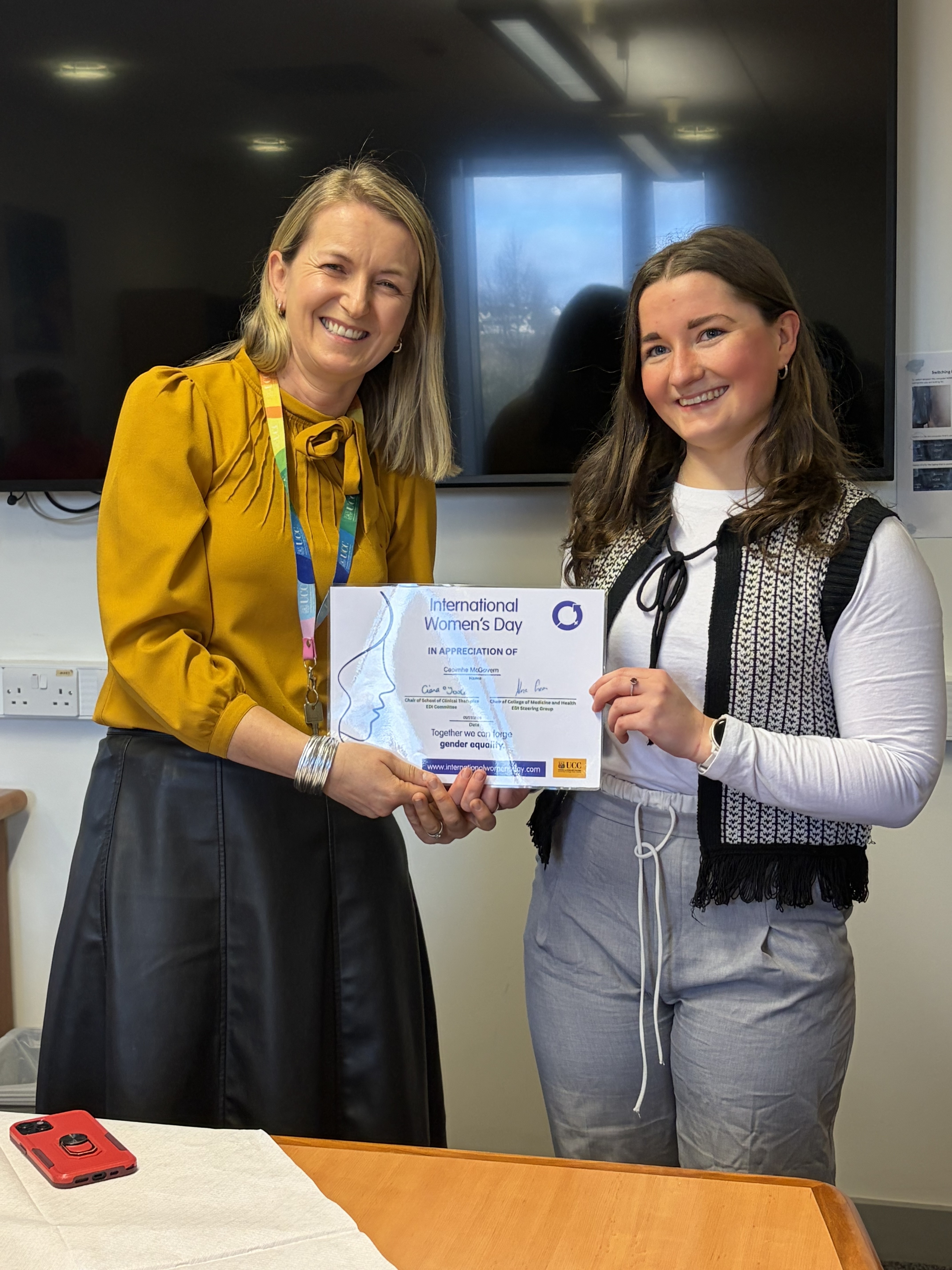 School of Clinical Therapies presents Inaugural Award to Caoimhe McGovern