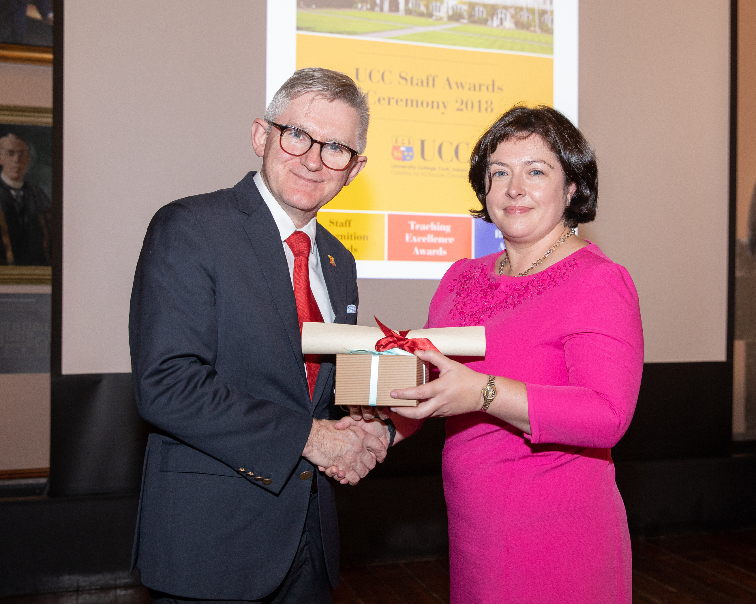 Dr Theresa Reidy receives the Research Communicator of the Year Award 2018