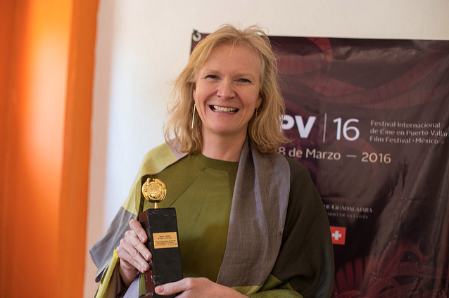 Prof. Nuala Finnegan receives La Iguana de Oro Award