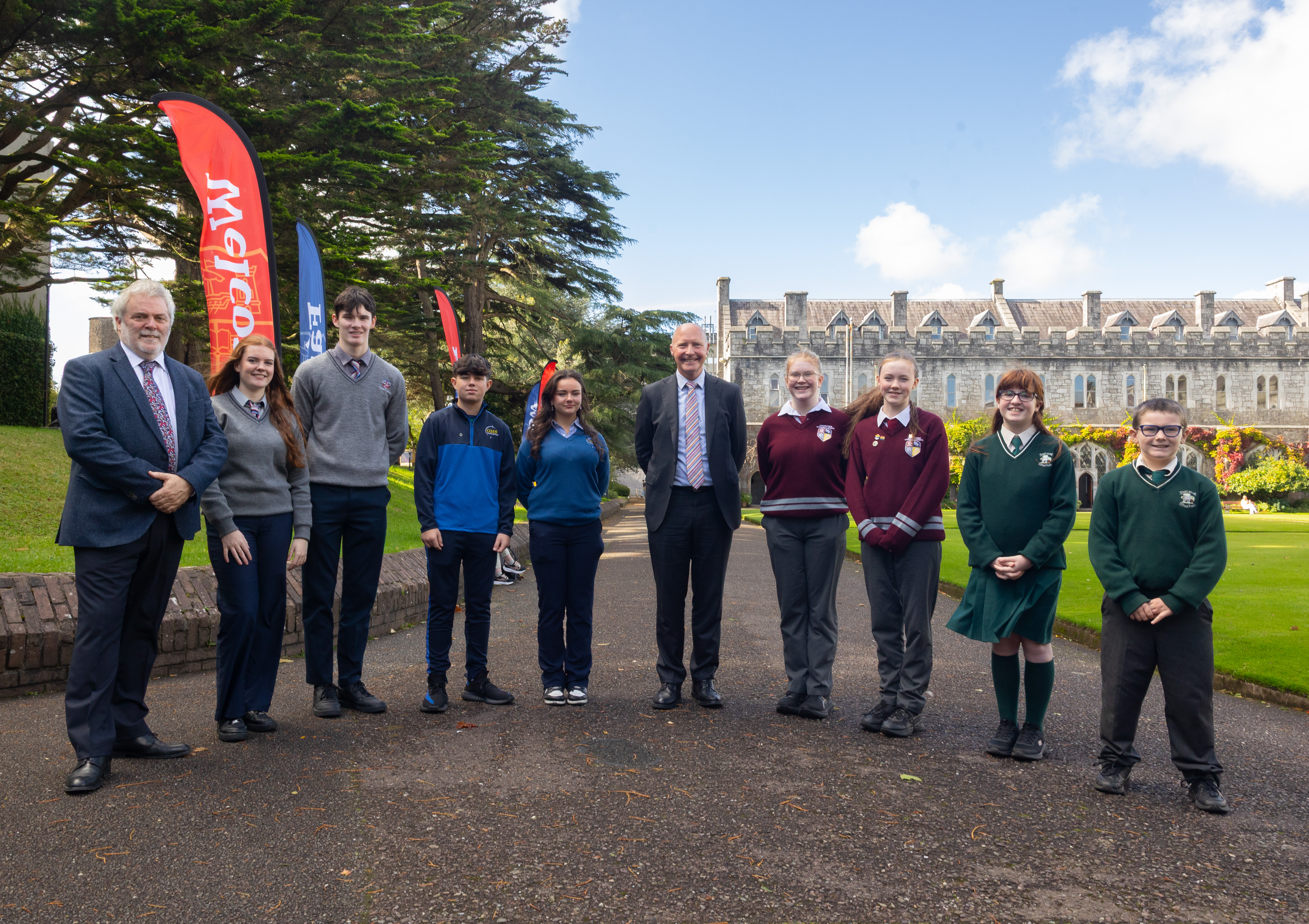 Prof Pádraig Ó Macháin (Barr na gCnoc), and Tomás Ó Síocháin (CEO Údarás an Gaeltachta) with students from Coláiste Daibhéid, Gaelcholáiste Mhic Shuibhne, Bishopstown Community School and Gaelscoil Mhachan. 
