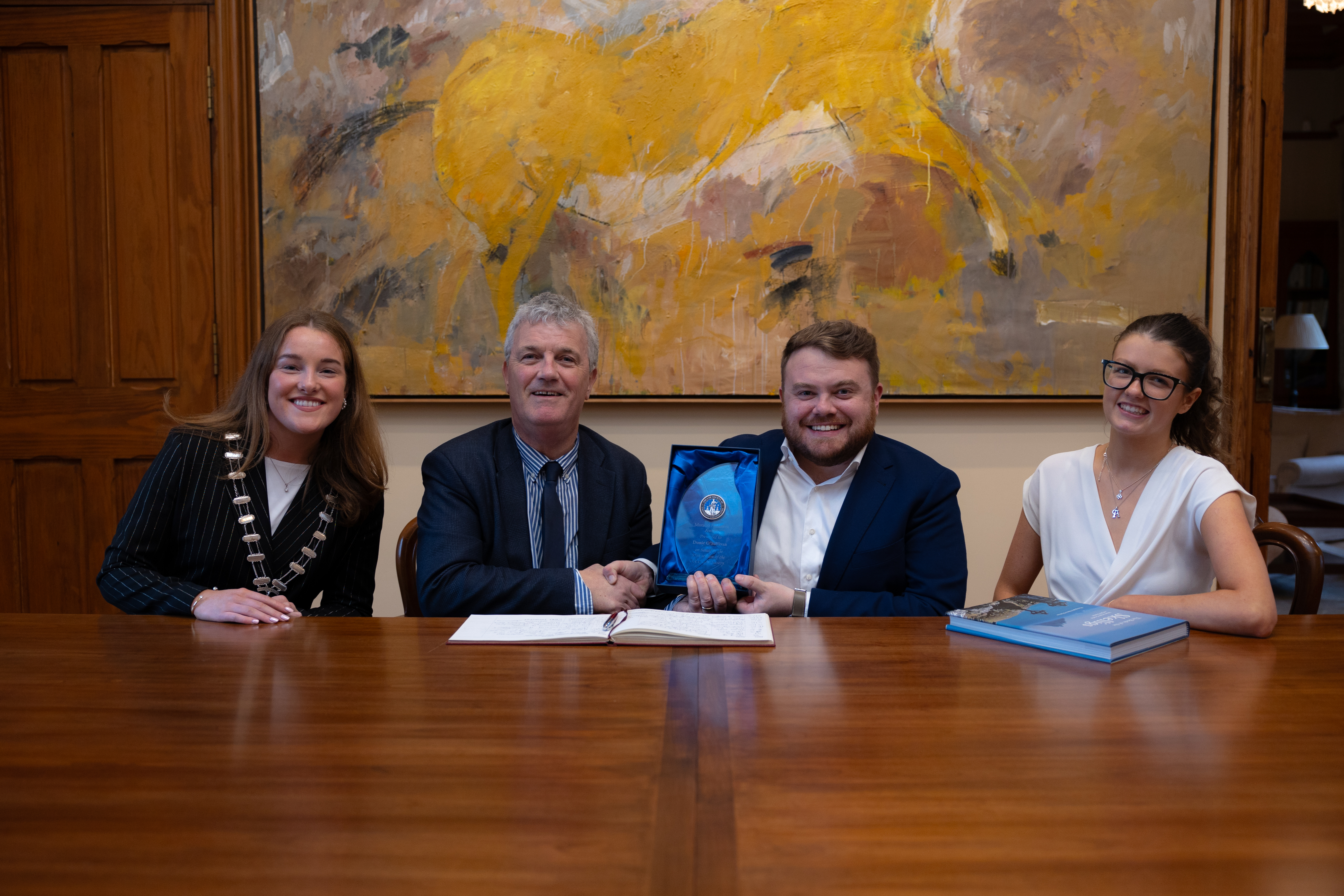 Donie O\'Sullivan, CNN Senior Correspondant, presented with the Mutatio Factorem award by UCC Law Society\n