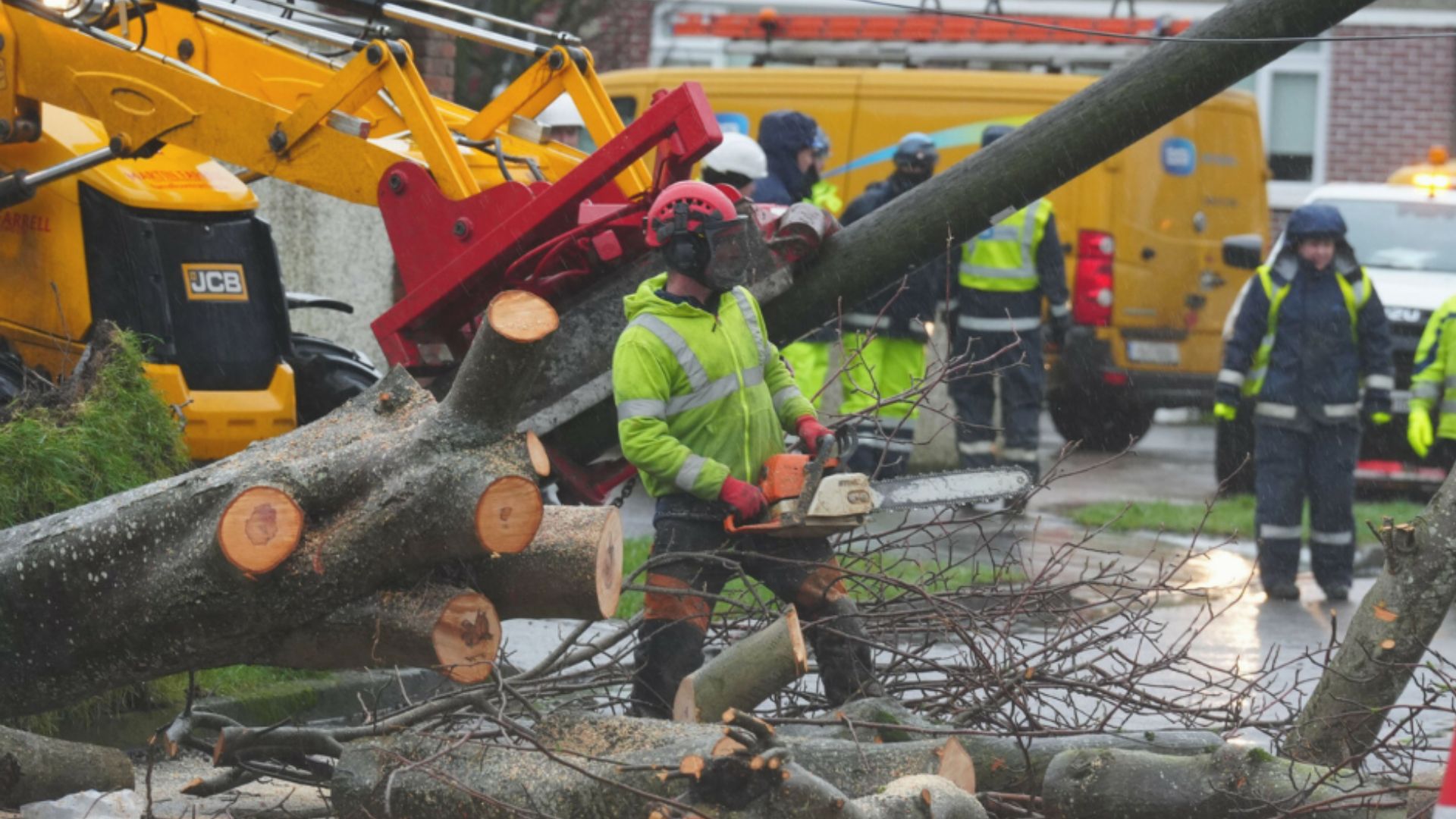 Inside the storm: Frontline workers on the problems with Ireland\'s response to major emergencies\n