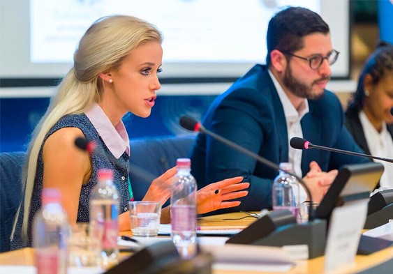 Emerald de Leeuw speaking at the EU parliament