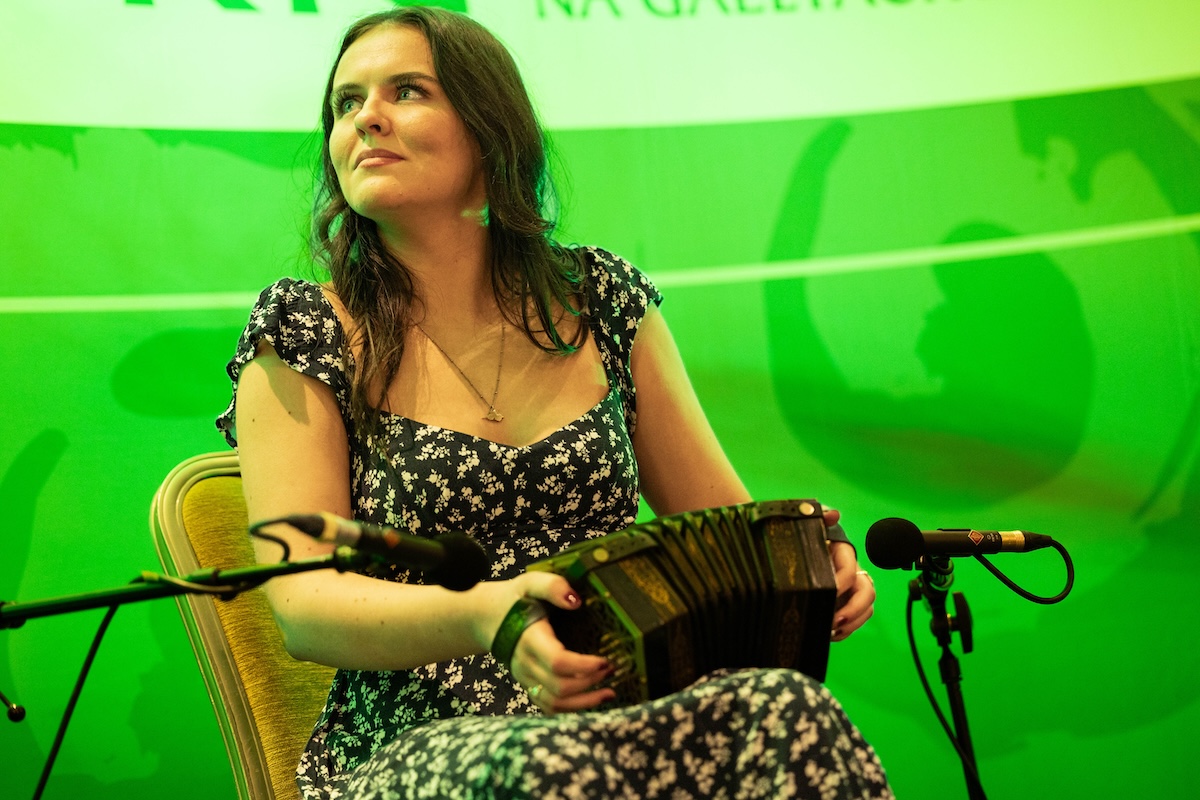 Ríona Hely performing at the 2026 Bonn Óir Seán Ó Riada. Photo by Darragh Kane.