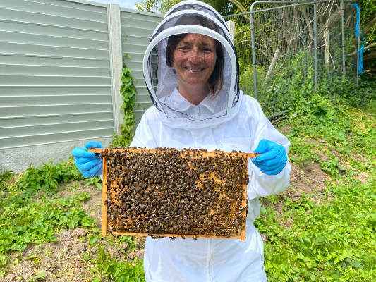 Meet Dr Anda Dumitrescu, our 4 year Module Coordinator and Head Beekeeper on Cork University Hospital (CUH) Campus