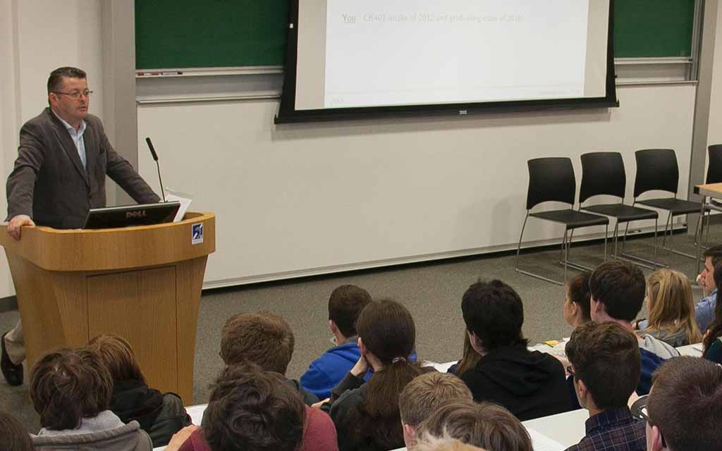 Lecturer gives a seminar in UCC