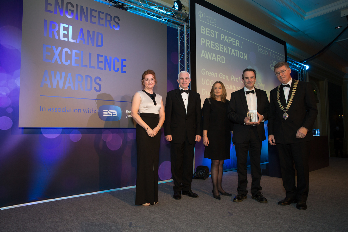 Prof Jerry Murphy is awarded the Excellence in Engineering award for the best paper/presentation in 2015. 