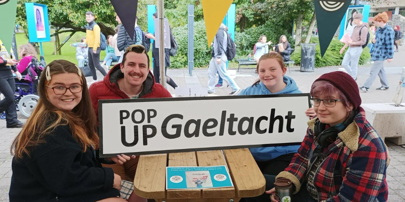 An Ghaeilge faoi Bhláth