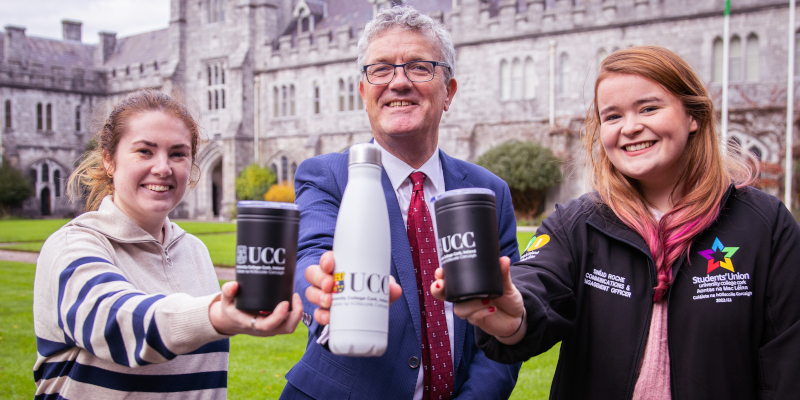 University College Cork (UCC) will go plastic free in the new year. UCC will eliminate all single-use plastic in its operations throughout on campus dining, shops and vending machines from 2 January 2023. Pictured are Natasha Sutton, UCC Student’s Union Environmental and Sustainability Officer, UCC President Professor John O’Halloran, and Sinéad Roche, UCC Students’ Union Communications & Engagement Officer. Image Credit: UCC/Ruben Tapia.