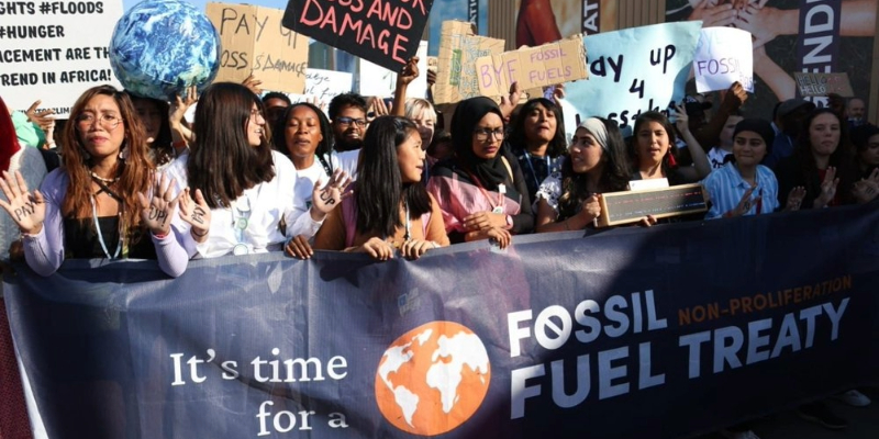 Delegates raise the call for a Fossil Fuel Non-Proliferation Treaty. Image: The Fossil Fuel Non-Proliferation Treaty