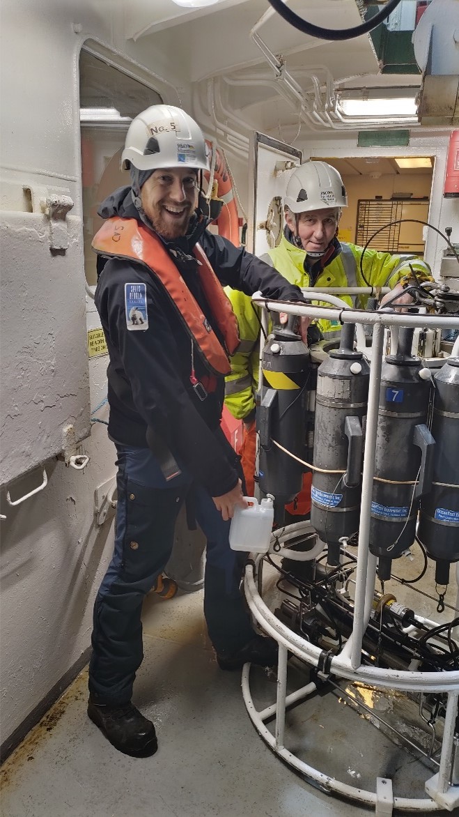 Felix Away at Sea!