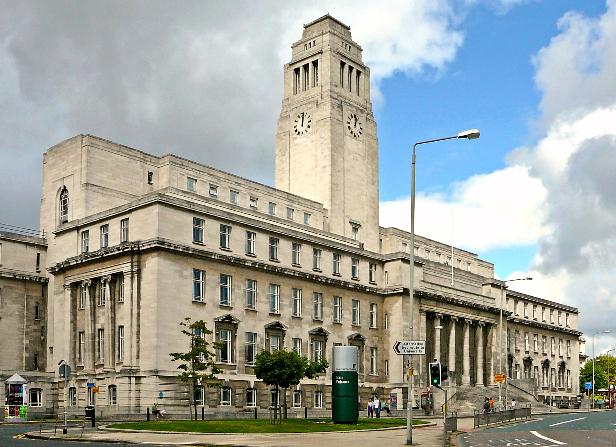 Parkinson Building, University of Leeds, Leeds, England. Credit Tim Green. Licensed under Creative Commons Attribution 2.0 Generic license (https://creativecommons.org/licenses/by/2.0/).