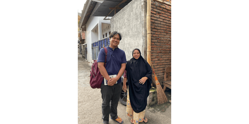 Yudha (left) on fieldwork in East Lombok Regency, West Nusa Tenggara – Indonesia, with Haryani (permission granted to post picture), who worked in Saudi Arabia as a domestic worker for more than 10 years.