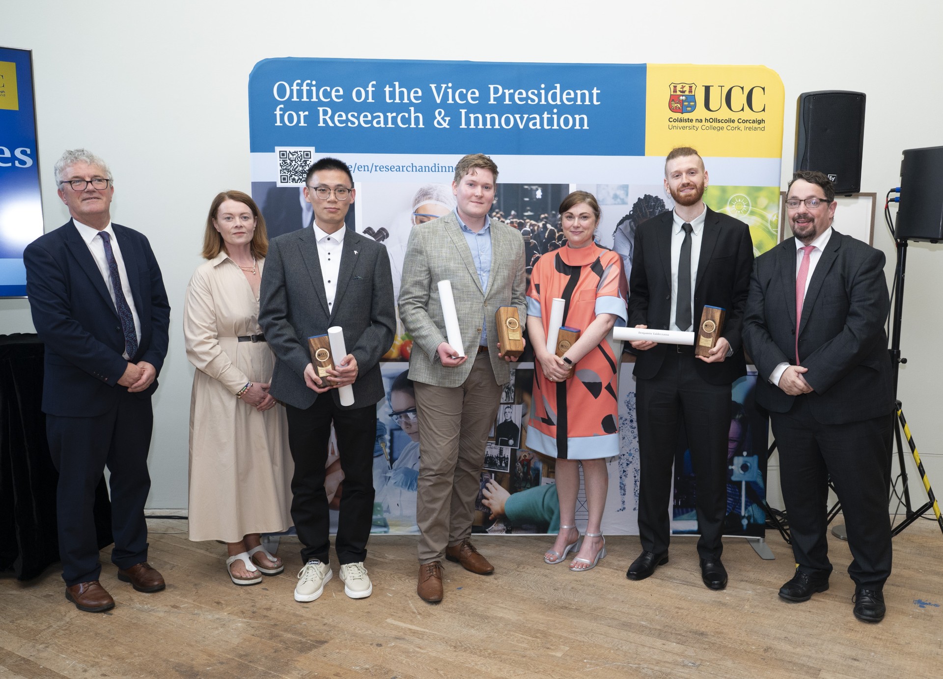 Tengfei Lyu (third from left) - Best PhD Student of the Year Award