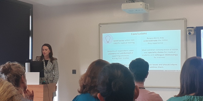 Samantha Ingham, final year medical student at UCC, presenting on ‘Gender-based discrimination and sexual harassment within obstetrics and gynaecology training’ at Grand Rounds