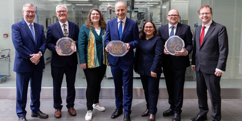 Photo: Taoiseach Micheál Martin, with Tyndall researchers Cara-Lena Nies (centre left), and Somayyeh Bozorgzadeh, (centre right), along with Dr Denis Doyle, board chair, Tyndall; Professor John O’Halloran, president, UCC; Professor William Scanlon, CEO, Tyndall, and Minister for Further and Higher Education, Research, Innovation and Science James Lawless TD, at the launch.