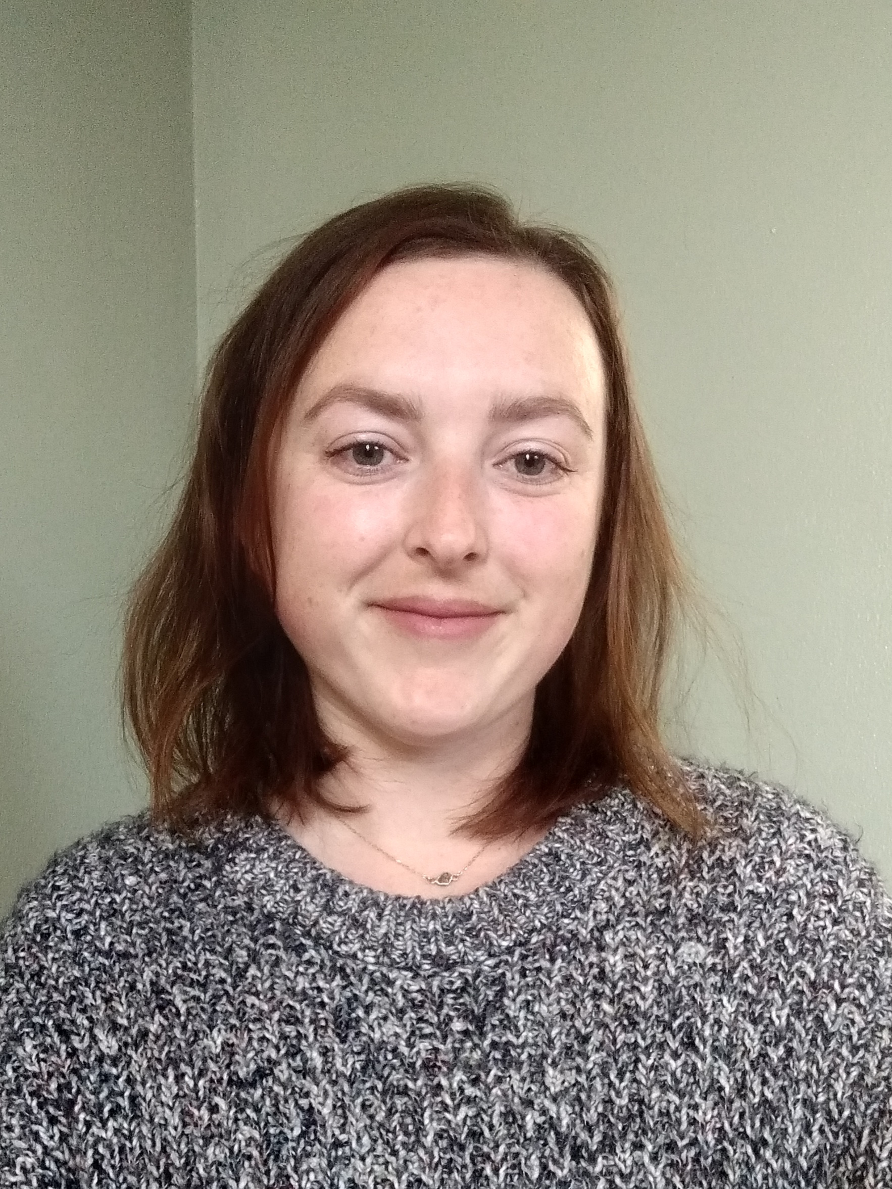 Headshot of student Amanda with dark hair, smiling for the camera.