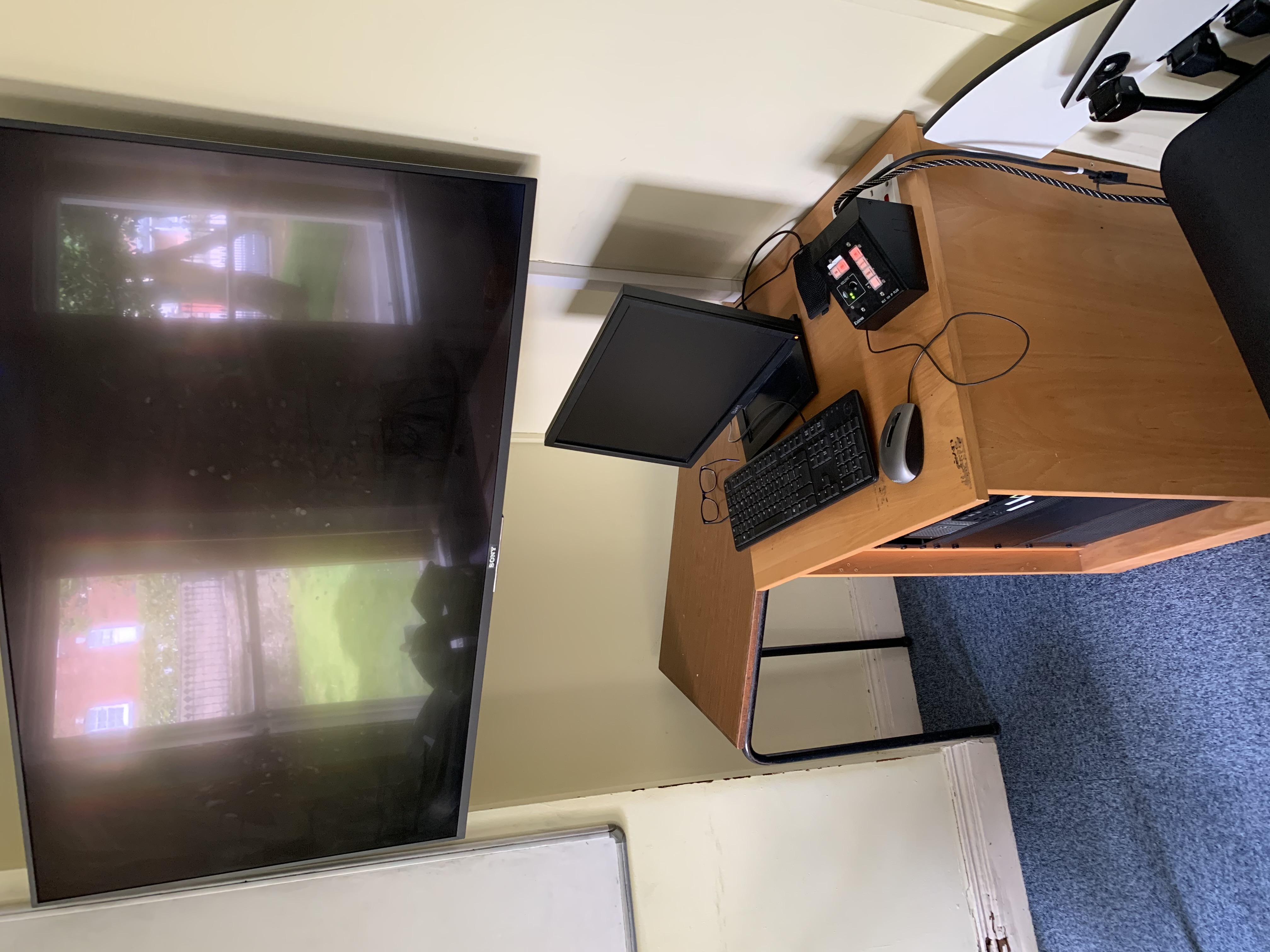 Photo of the desk in Brighton Villas G.01