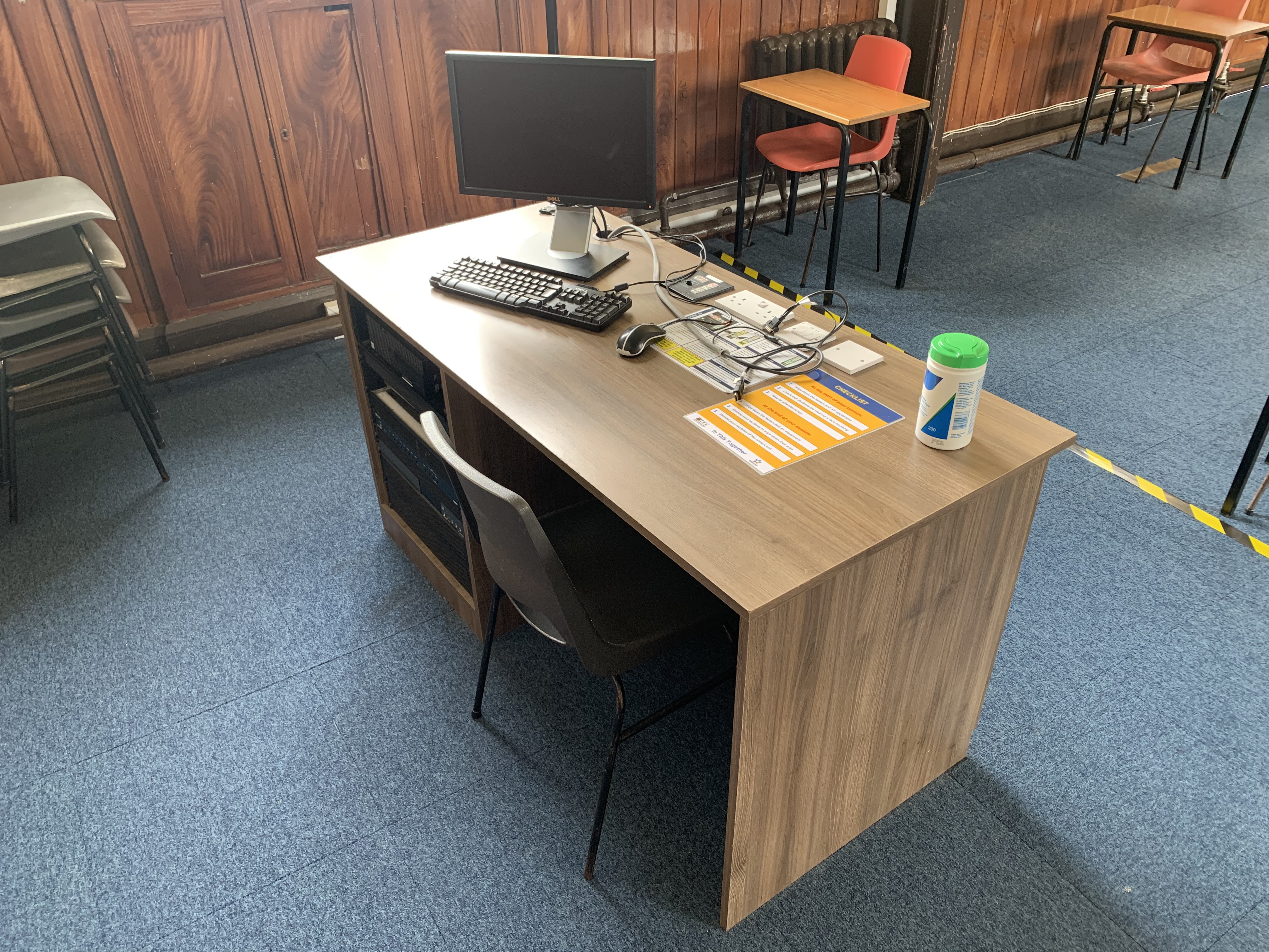 Photo of the desk in Connolly S5