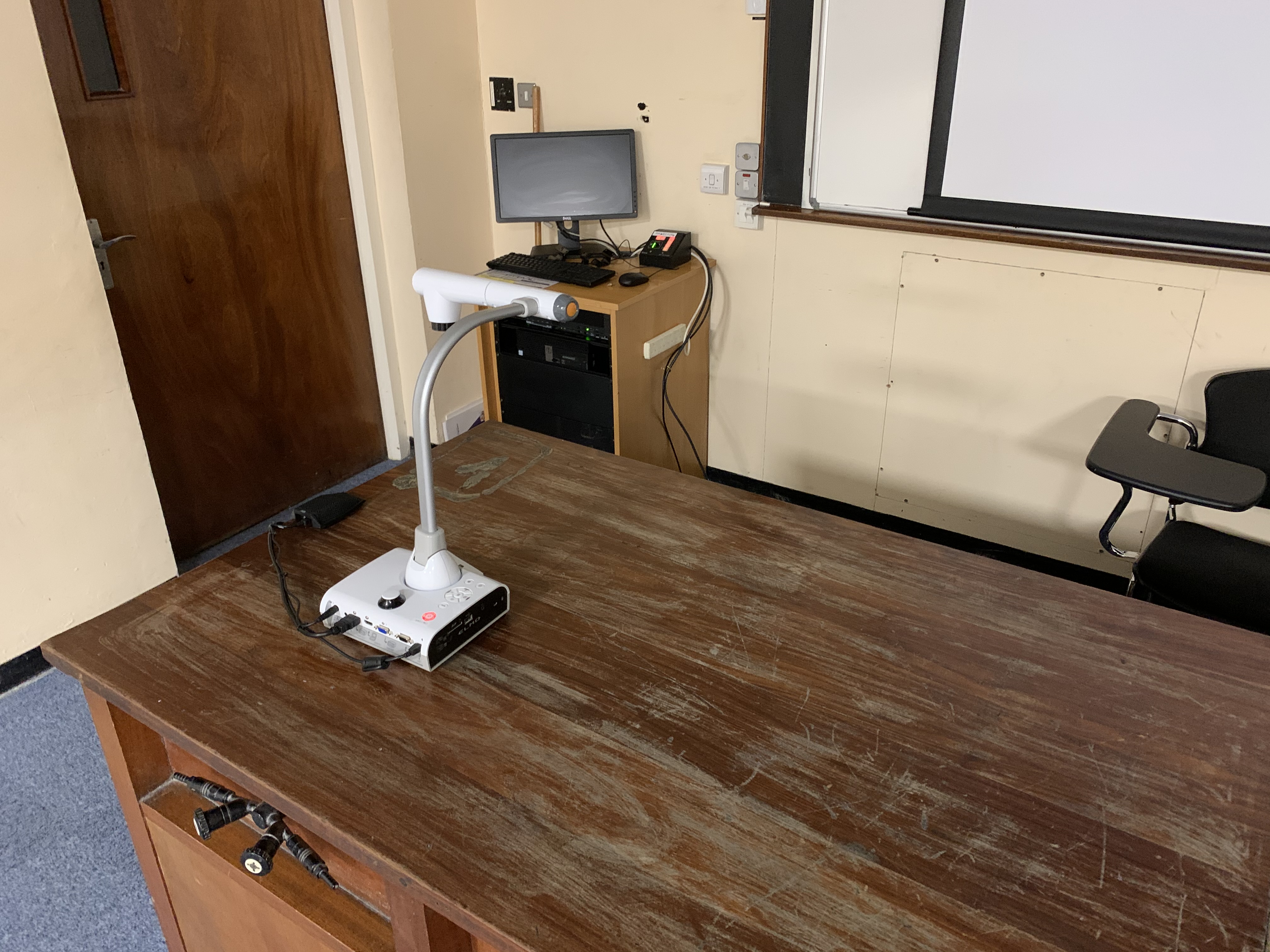 Photo of the desk in Kane G.07