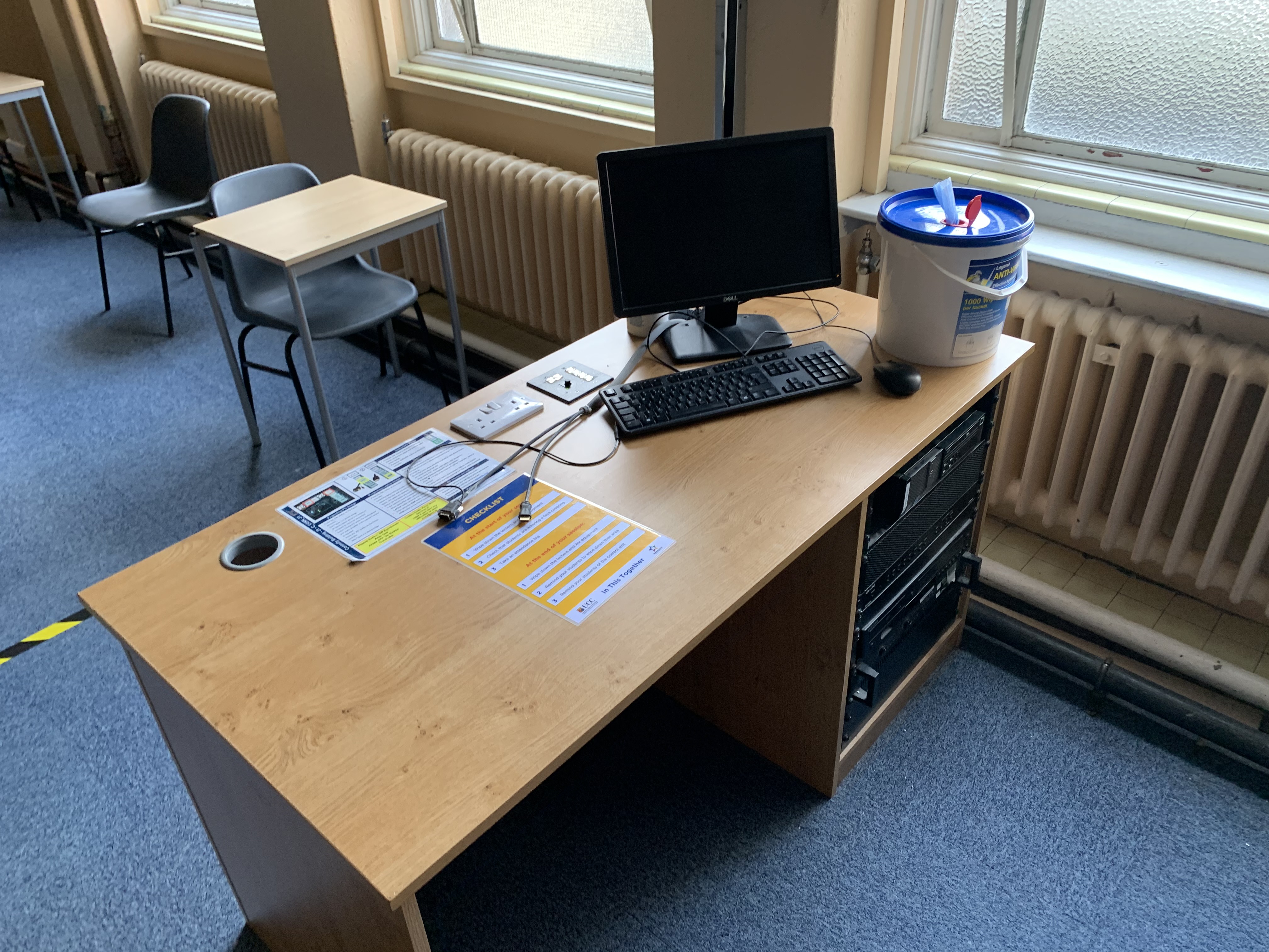 Photo of the desk in Connolly J1