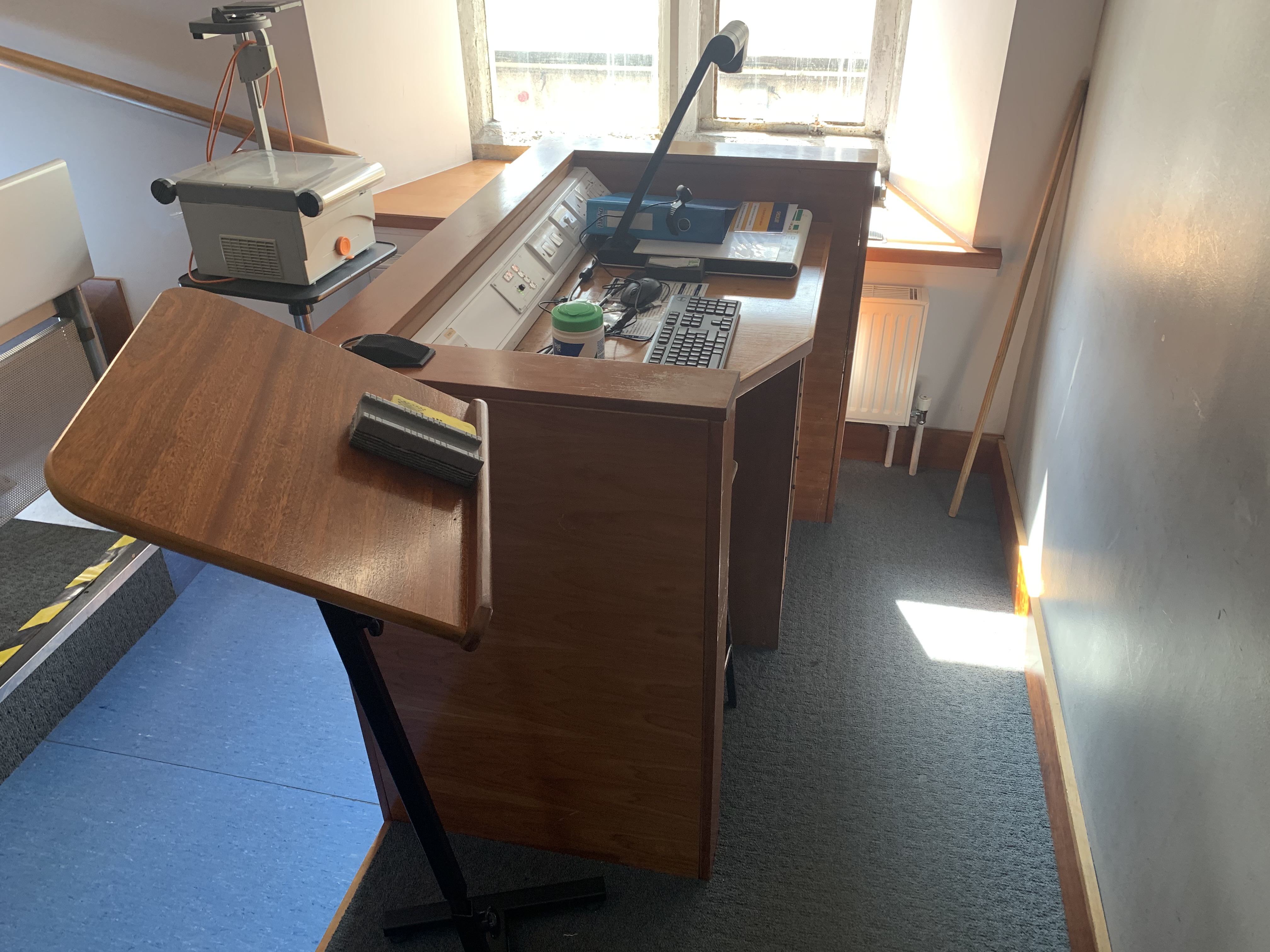Photo of the desk in West Wing W6