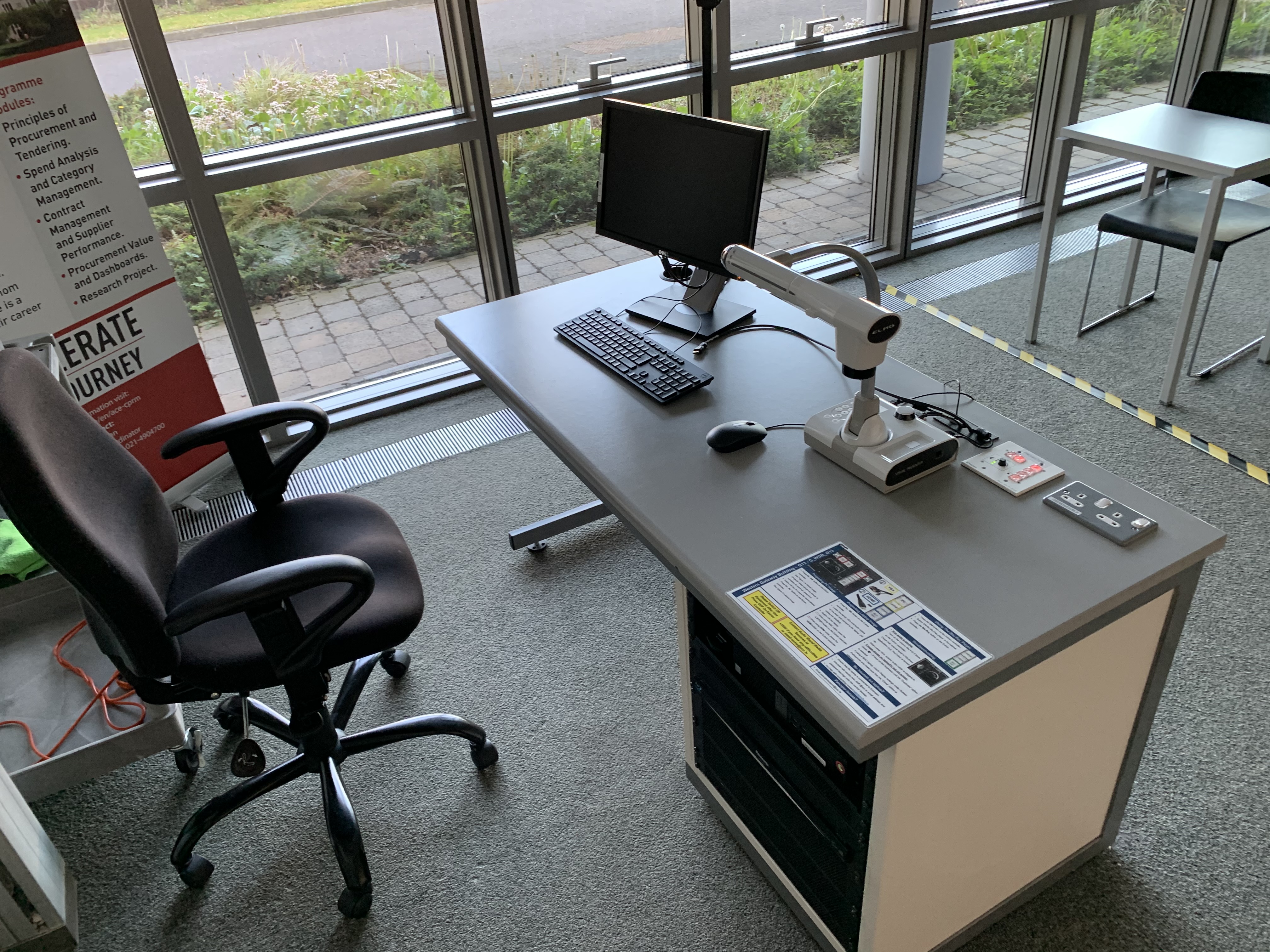 Photo of the desk in WGB G.13