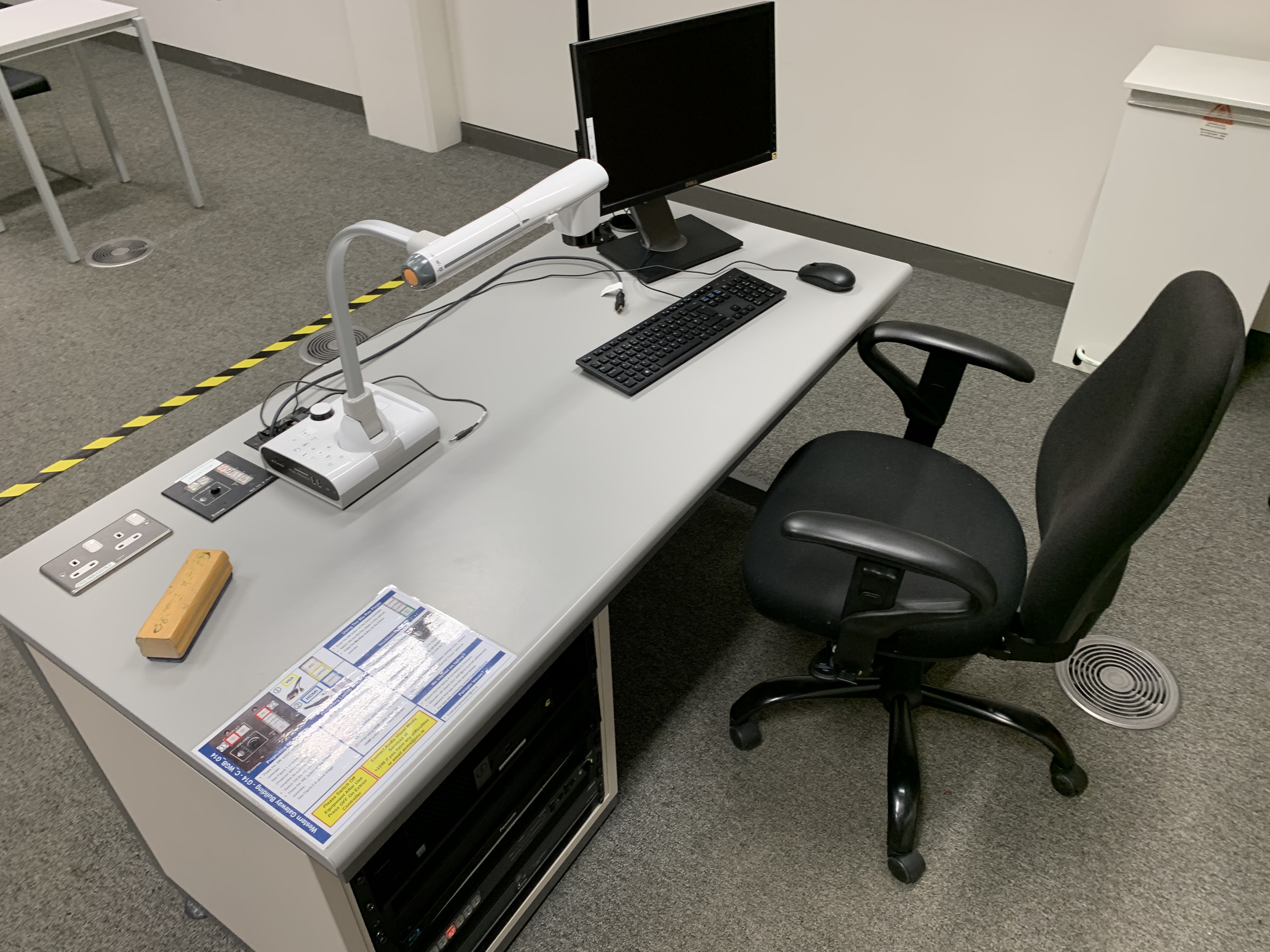 Photo of the desk in WGB G.14