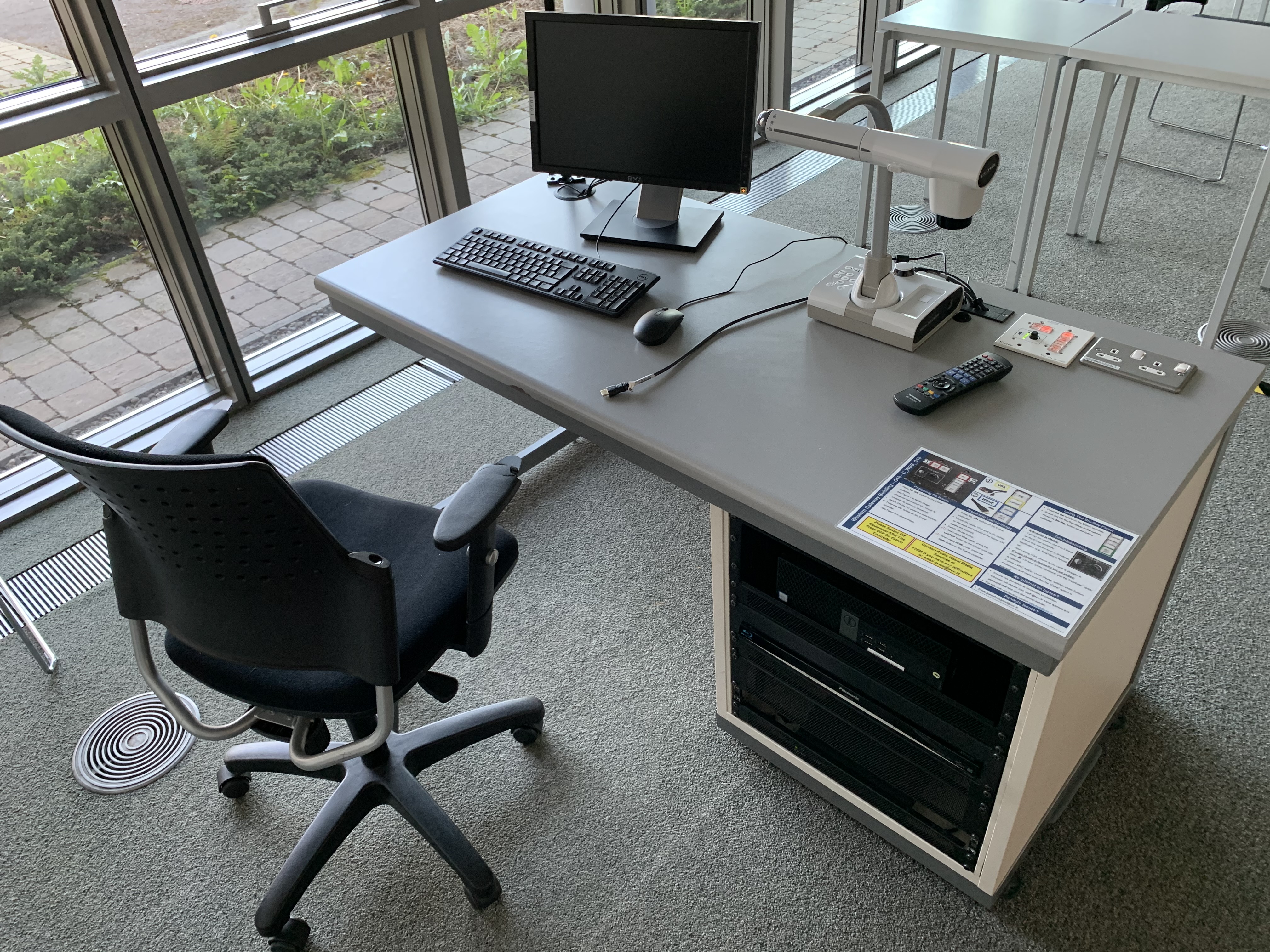 Photo of the desk in WGB G.18