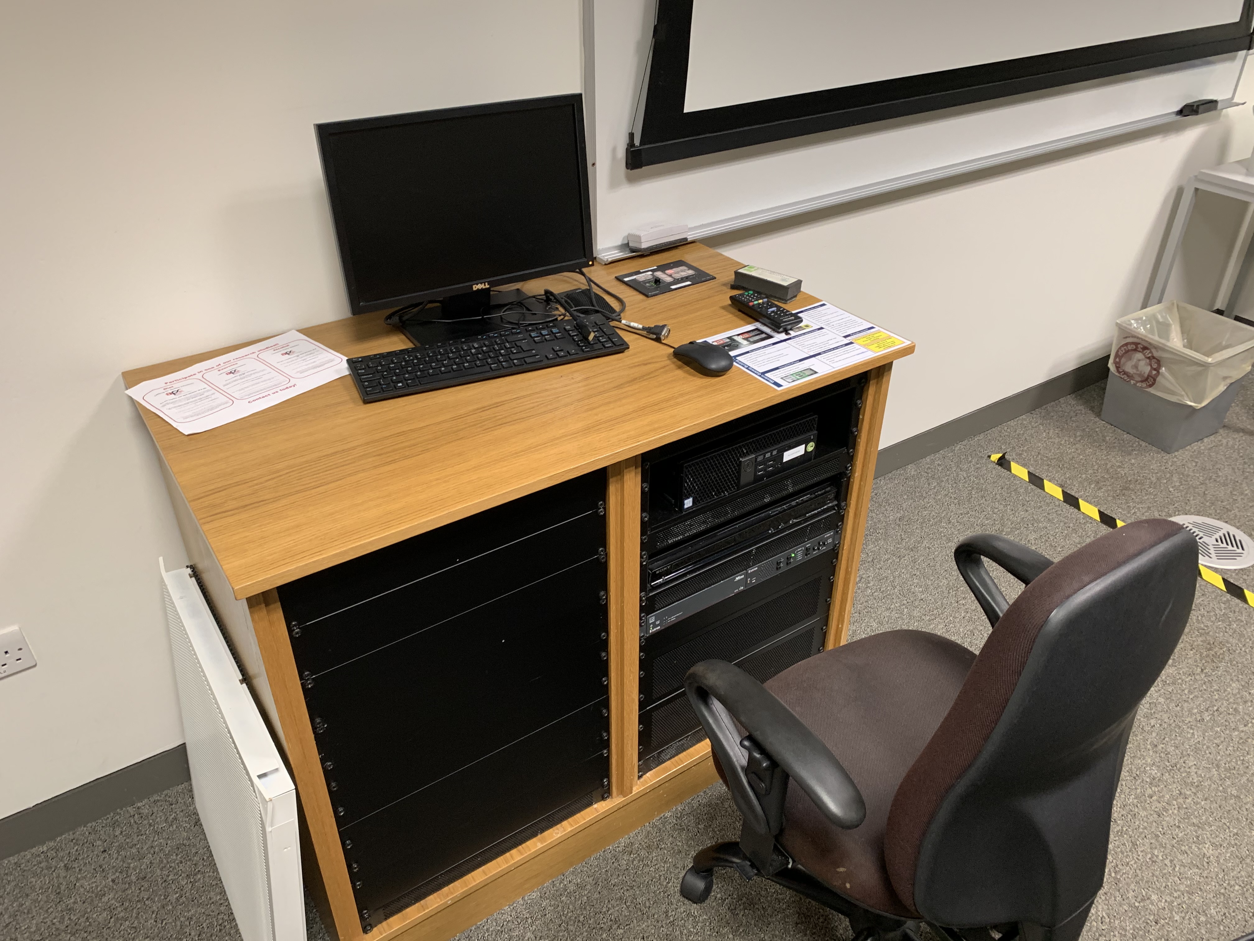 Photo of the desk in WGB 3.68