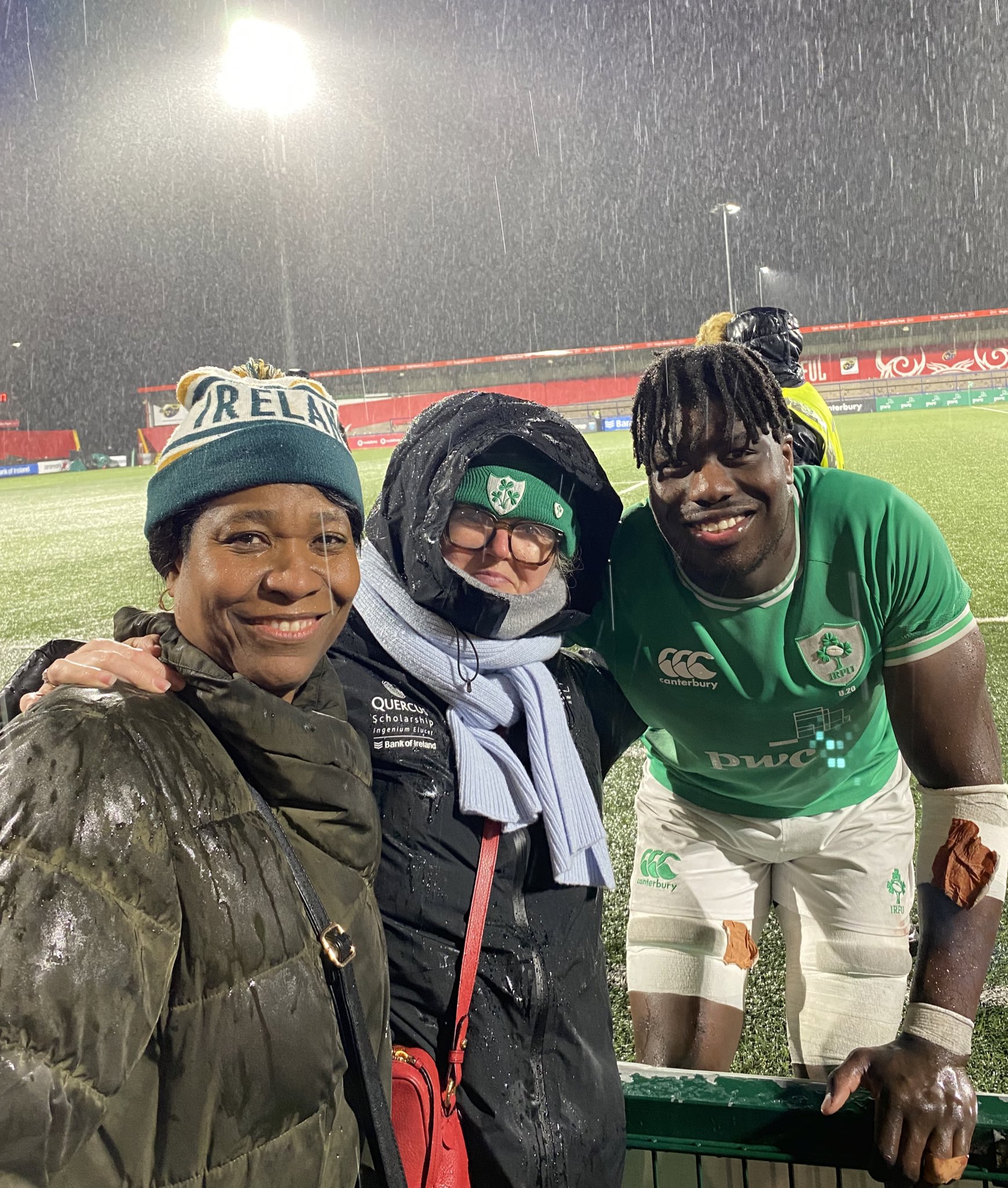 Sean Edogbo (far right) with Michèle Power (Quercus Manager) & Sean's Mother