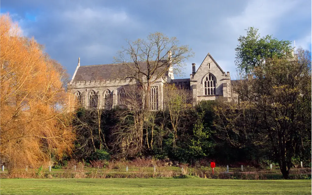 The Aula Maxima from the park below the cliff edge.